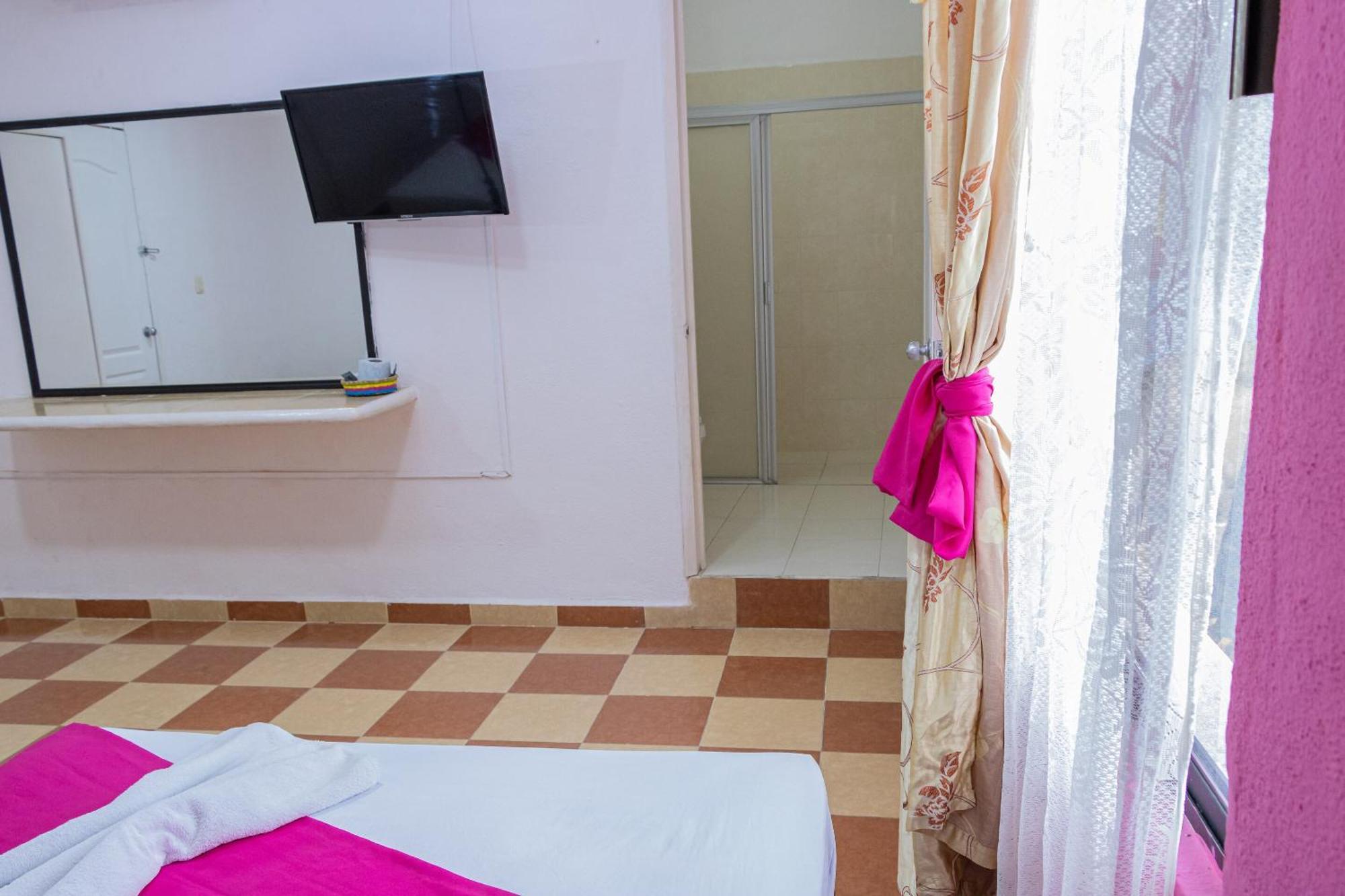 Oyo Hotel Marias,Aeropuerto Internacional De Четумаль Екстер'єр фото