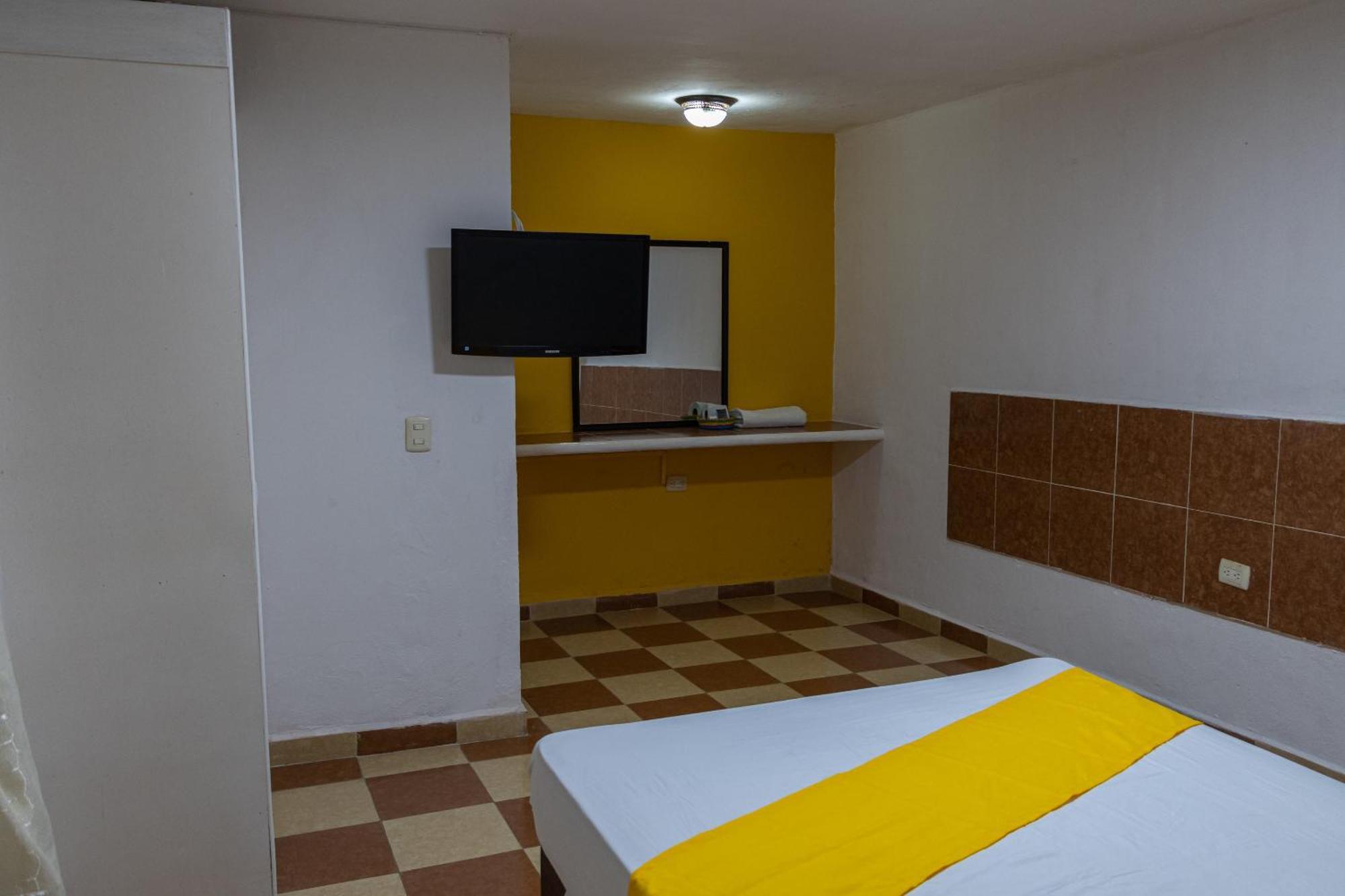 Oyo Hotel Marias,Aeropuerto Internacional De Четумаль Екстер'єр фото